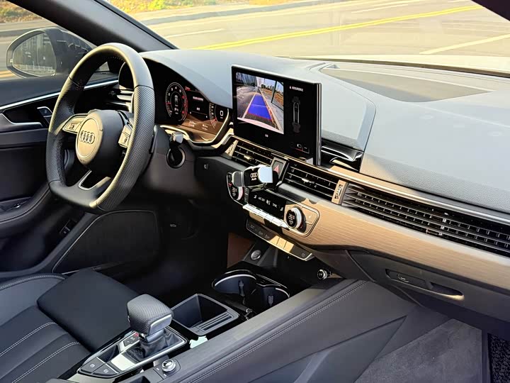 Фото 7 - Audi A4L