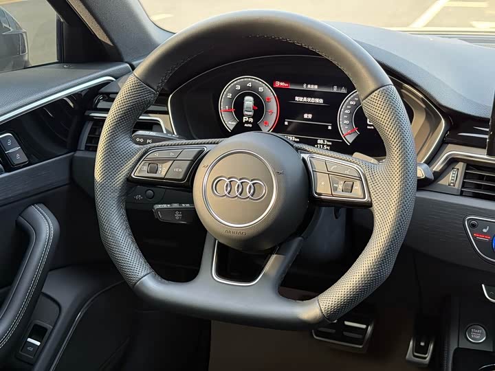 Фото 8 - Audi A4L
