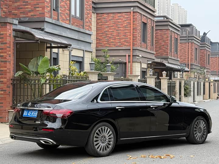 Фото 3 - Mercedes-Benz E-Class