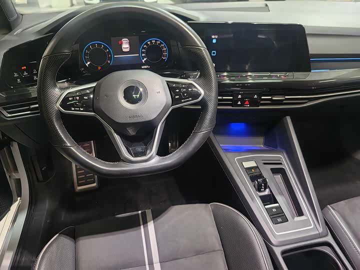 Фото 8 - Volkswagen Golf