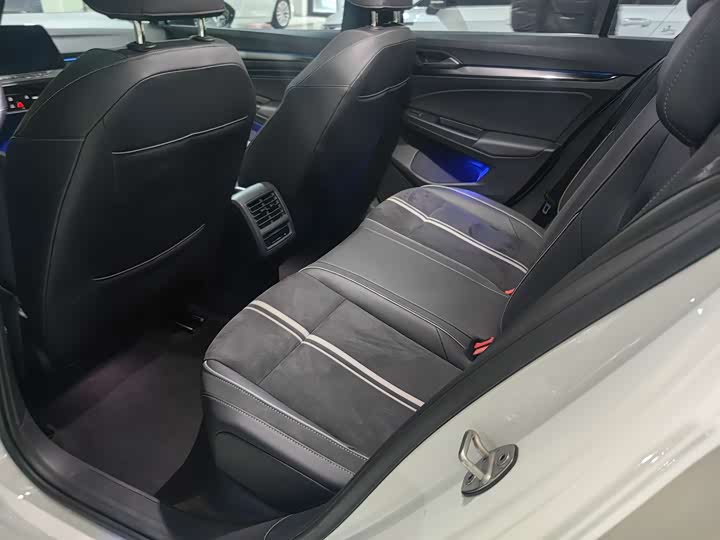 Фото 9 - Volkswagen Golf