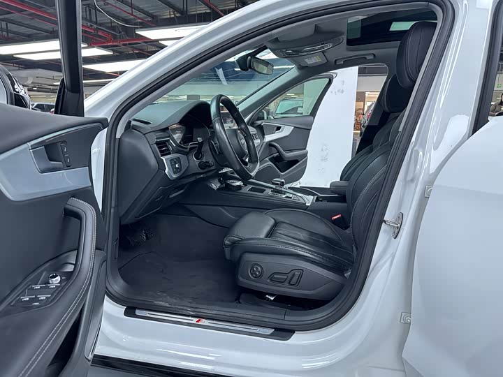 Фото 4 - Audi A4L