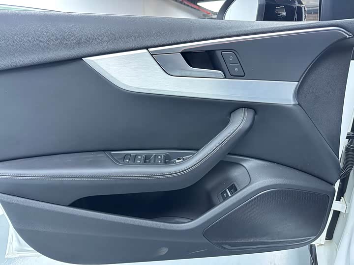 Фото 7 - Audi A4L