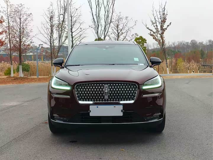 Фото 1 - Lincoln Corsair