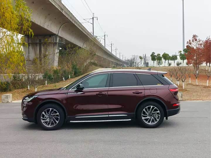 Фото 4 - Lincoln Corsair