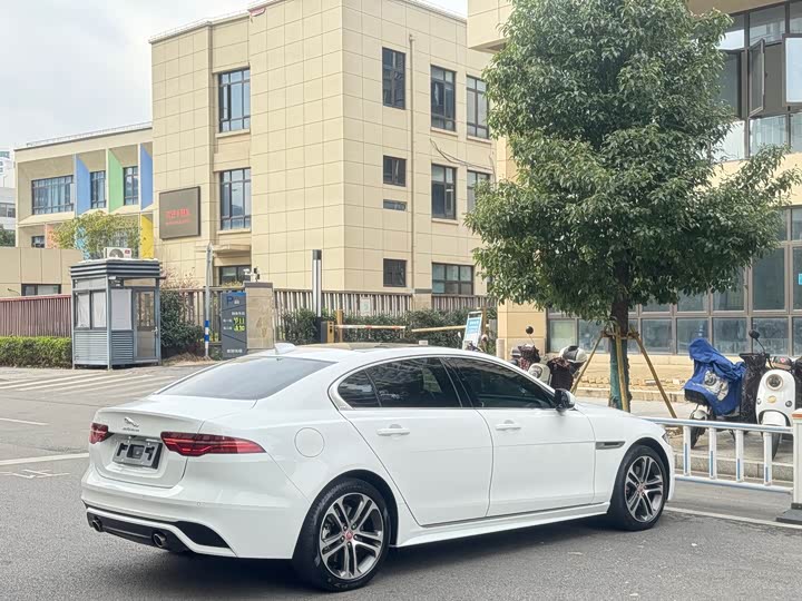 Фото 5 - Jaguar XE L