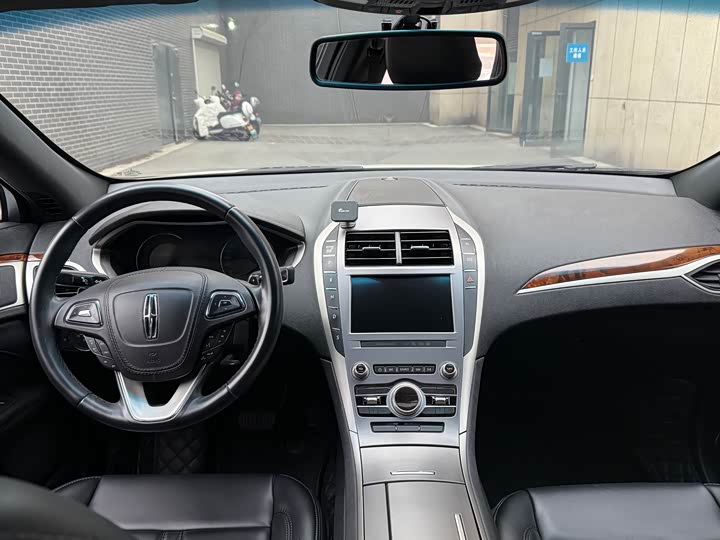 Фото 9 - Lincoln MKZ