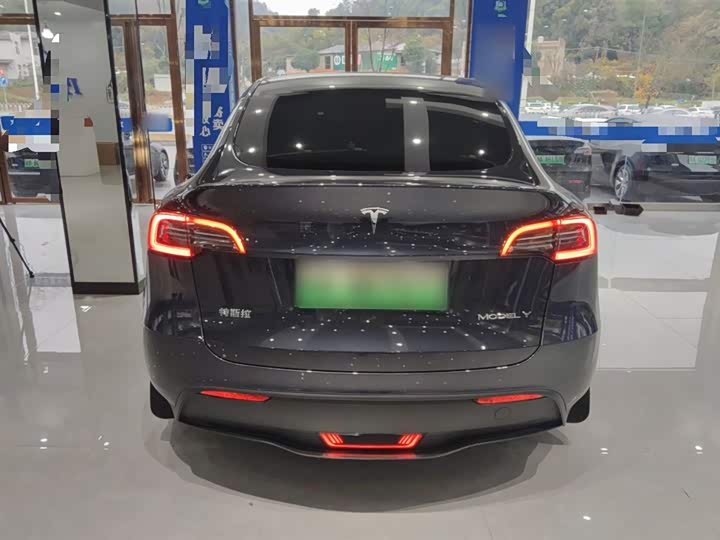 Фото 6 - Tesla Model Y