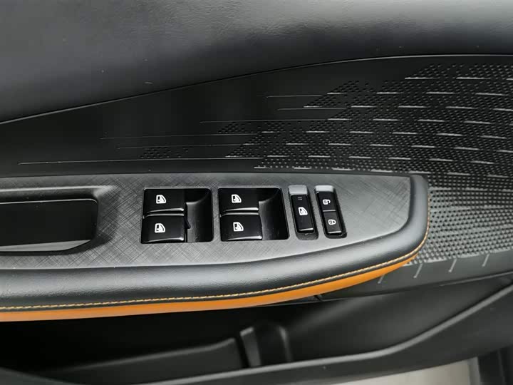 Фото 9 - Changan UNI-V