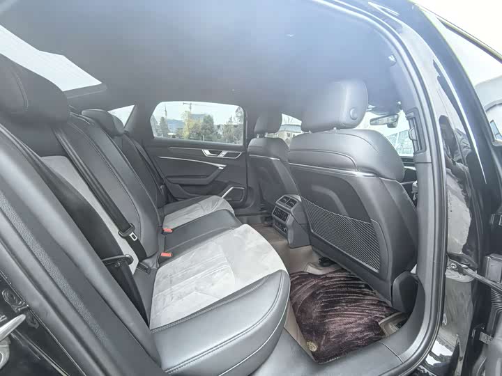 Фото 7 - Audi A6L