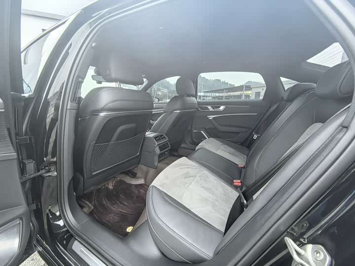 Фото 8 - Audi A6L