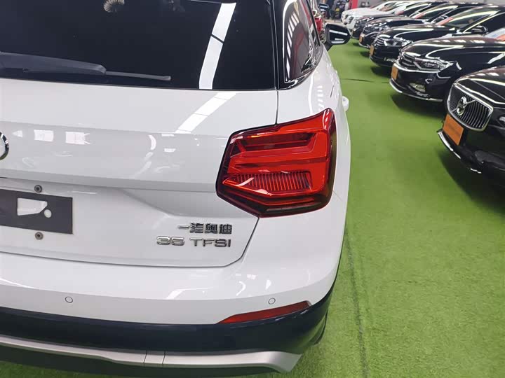 Фото 8 - Audi Q2L