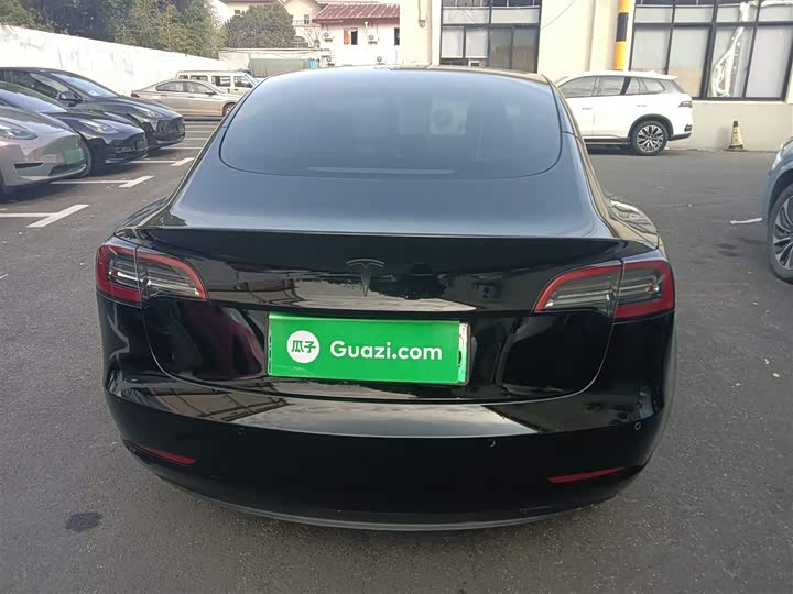 Фото 6 - Tesla Model 3