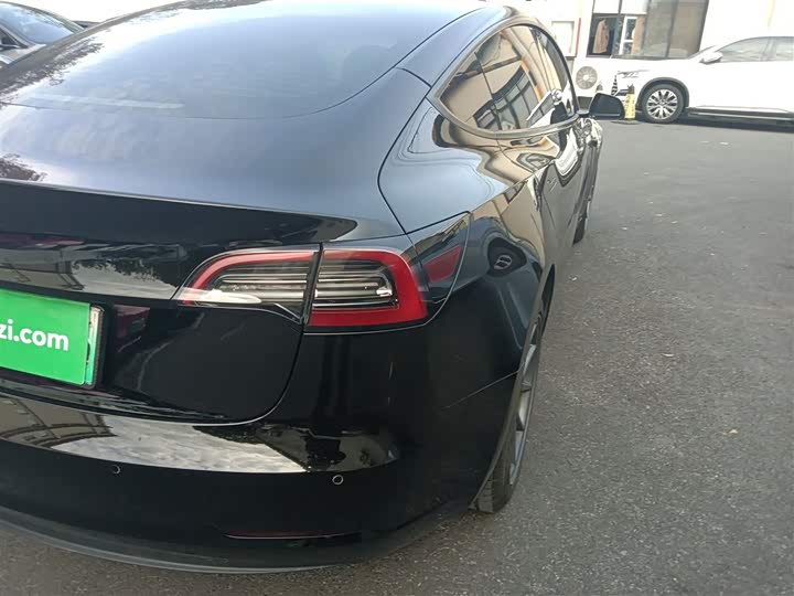 Фото 8 - Tesla Model 3