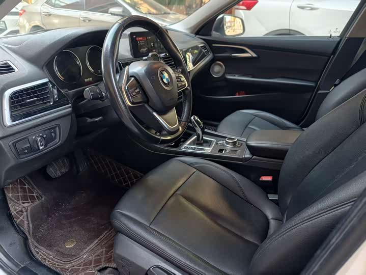 Фото 8 - BMW 1 Series