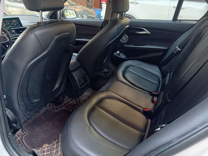 Фото 9 - BMW 1 Series