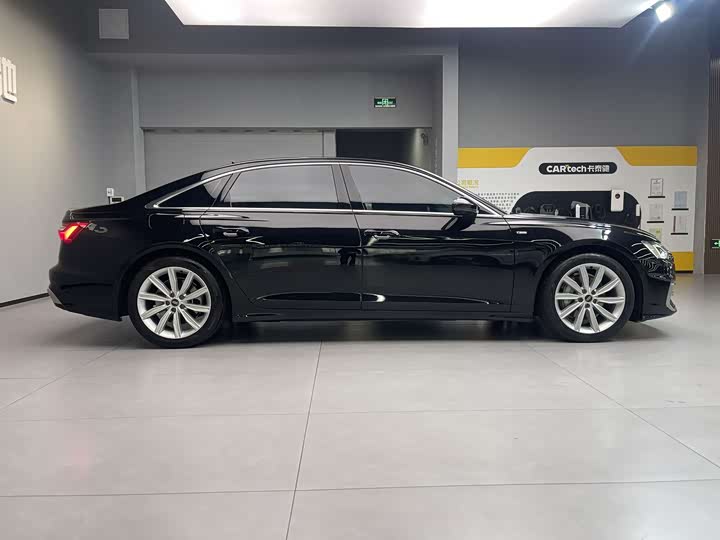 Фото 6 - Audi A6L