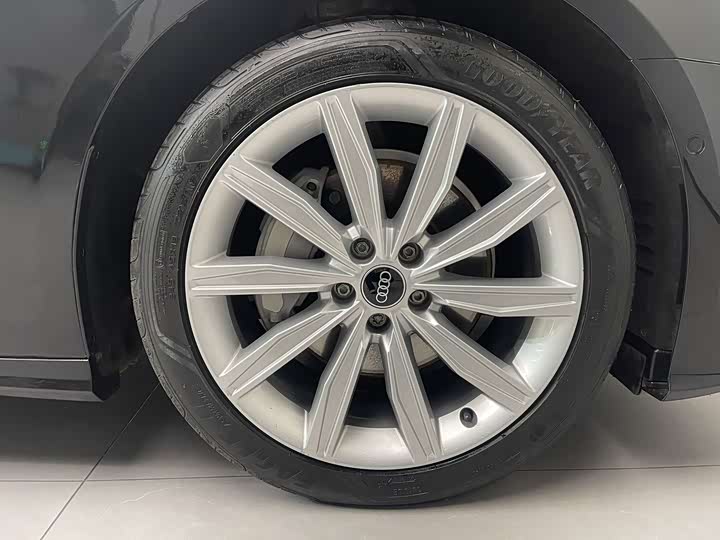 Фото 9 - Audi A6L