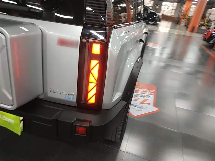 Фото 8 - Chery iCar 03