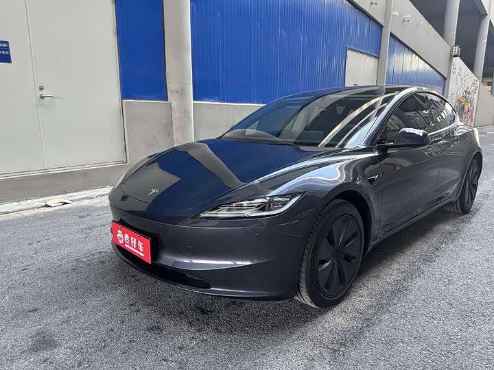 Фото 1 - Tesla Model 3