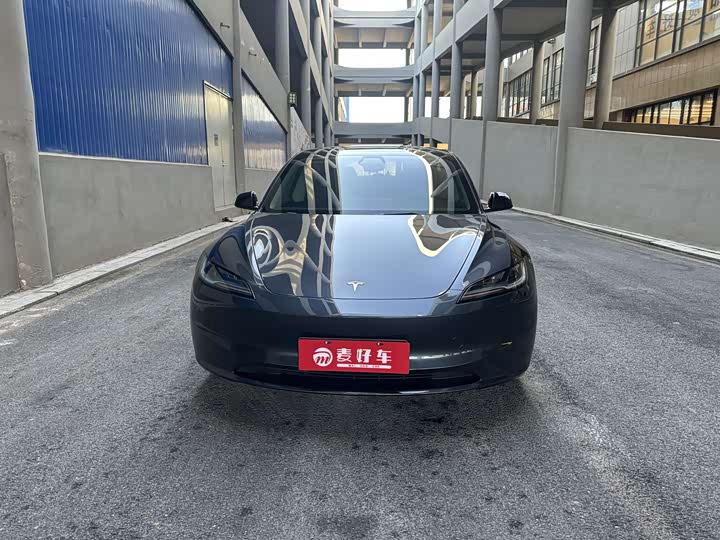 Фото 2 - Tesla Model 3