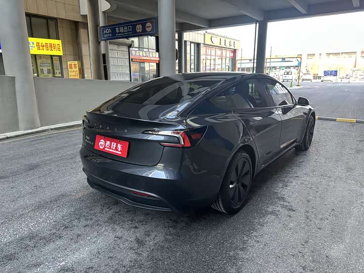 Фото 4 - Tesla Model 3