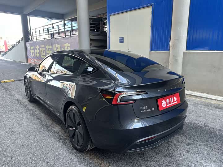 Фото 6 - Tesla Model 3