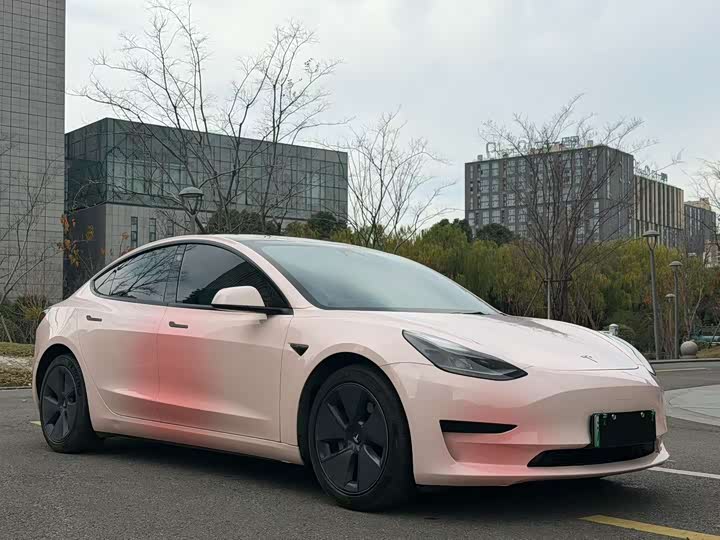 Фото 3 - Tesla Model 3