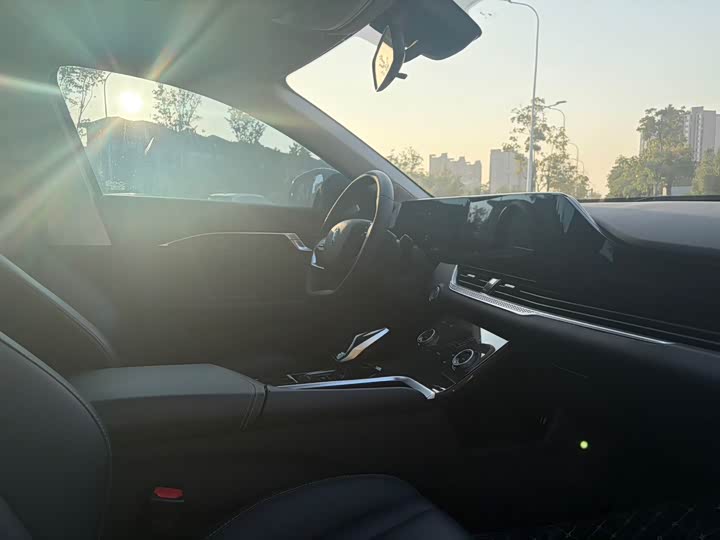 Фото 9 - Bestune B70