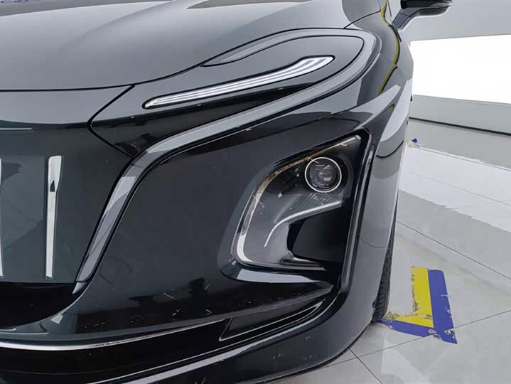 Фото 5 - Hongqi E-QM5