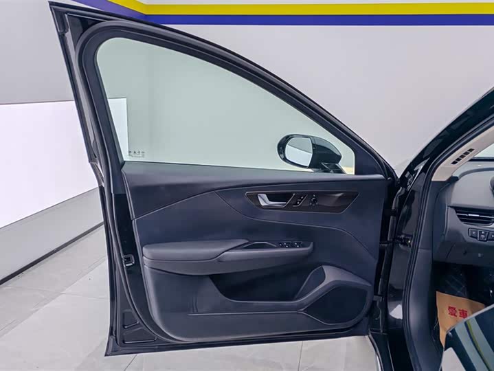 Фото 7 - Hongqi E-QM5