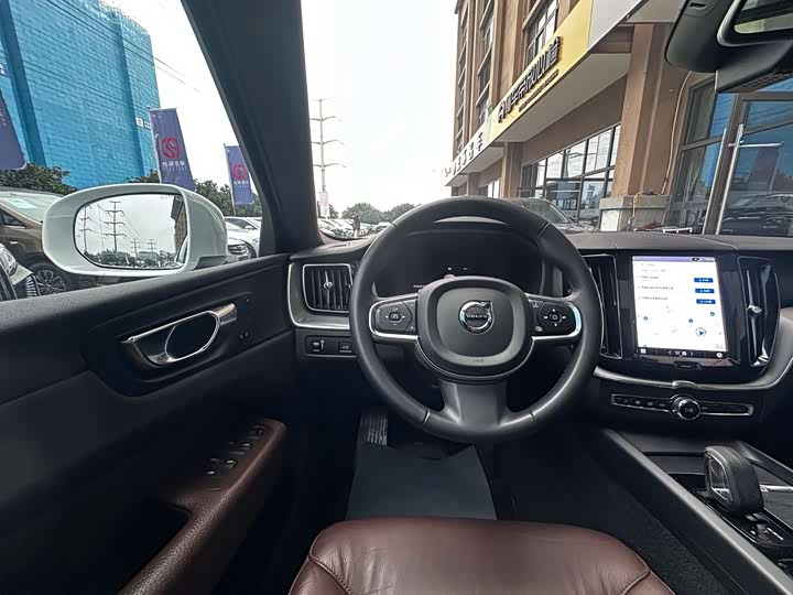 Фото 9 - Volvo XC60