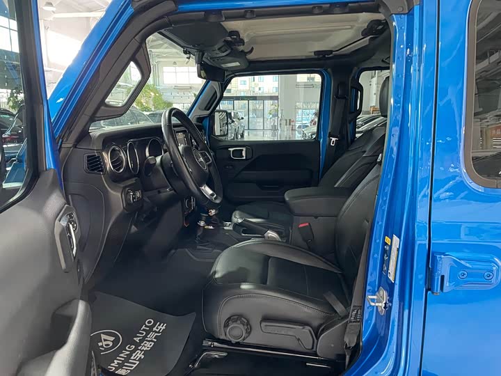 Фото 8 - Jeep Wrangler