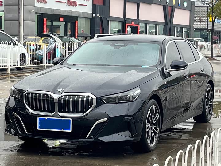 Фото 1 - BMW 5 Series