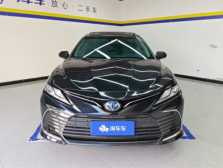 Фото 2 - Toyota Camry