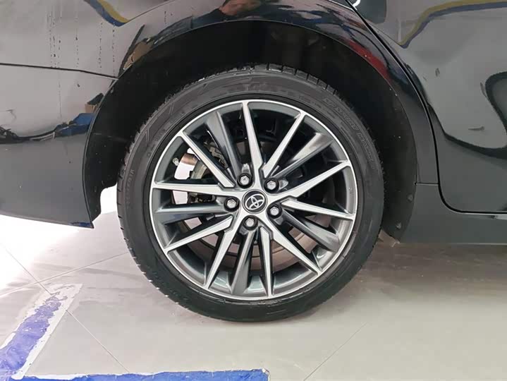 Фото 6 - Toyota Camry