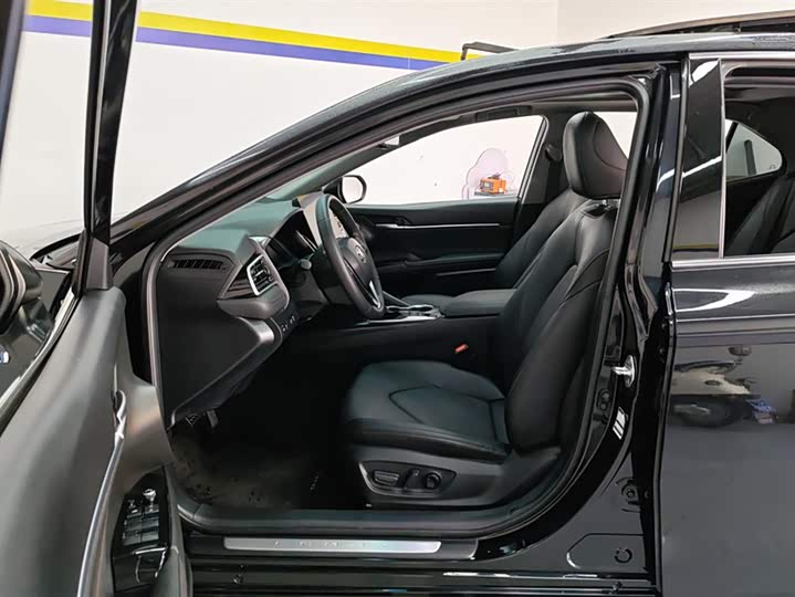 Фото 9 - Toyota Camry