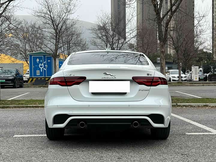 Фото 5 - Jaguar XE L