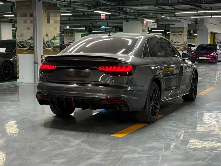 Фото 4 - Audi A4L