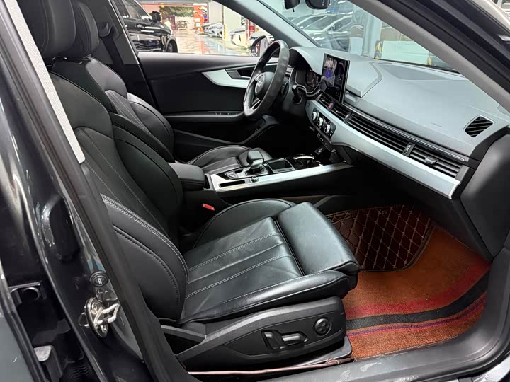 Фото 8 - Audi A4L