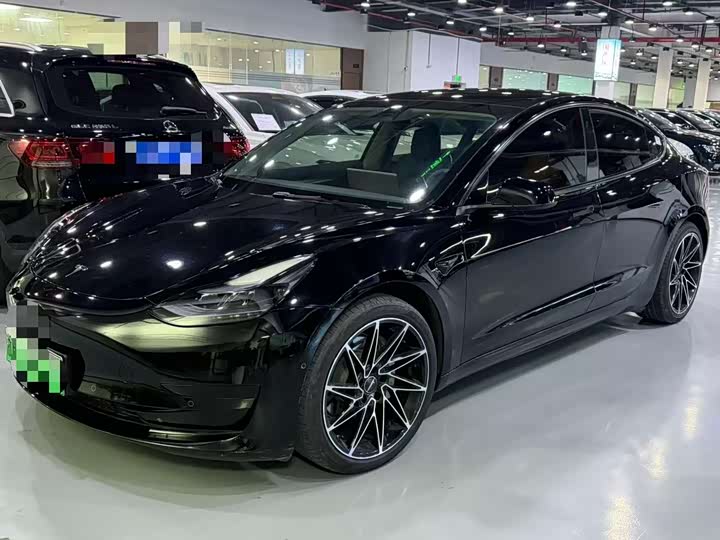 Фото 1 - Tesla Model 3