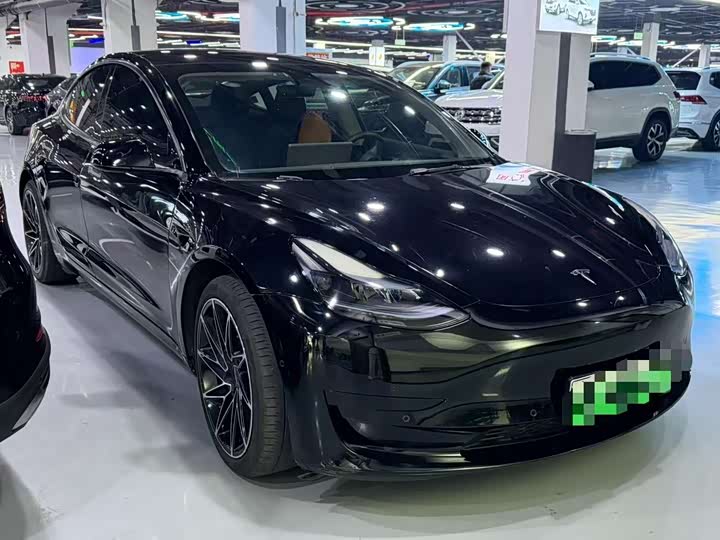 Фото 2 - Tesla Model 3