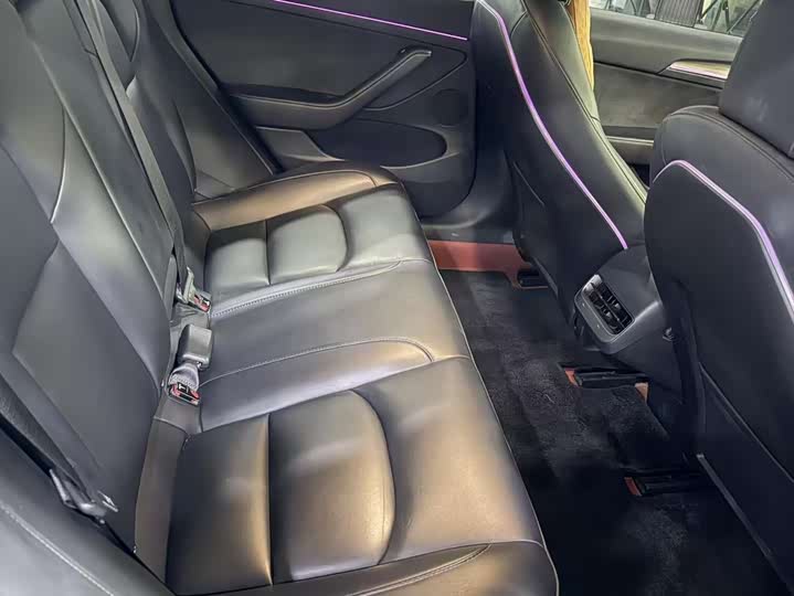 Фото 3 - Tesla Model 3