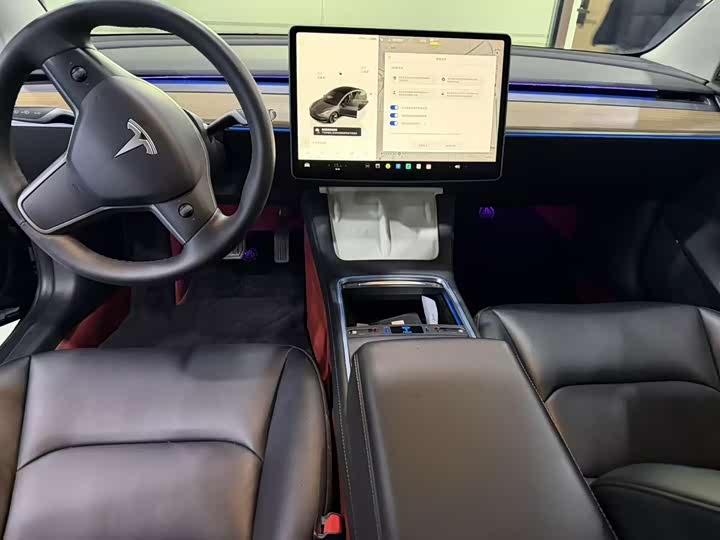 Фото 4 - Tesla Model 3