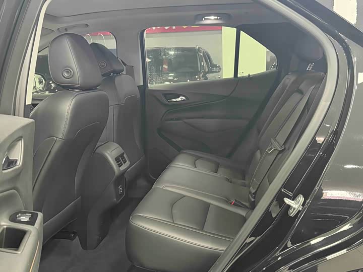 Фото 9 - Chevrolet Equinox