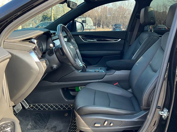 Фото 9 - Cadillac XT6