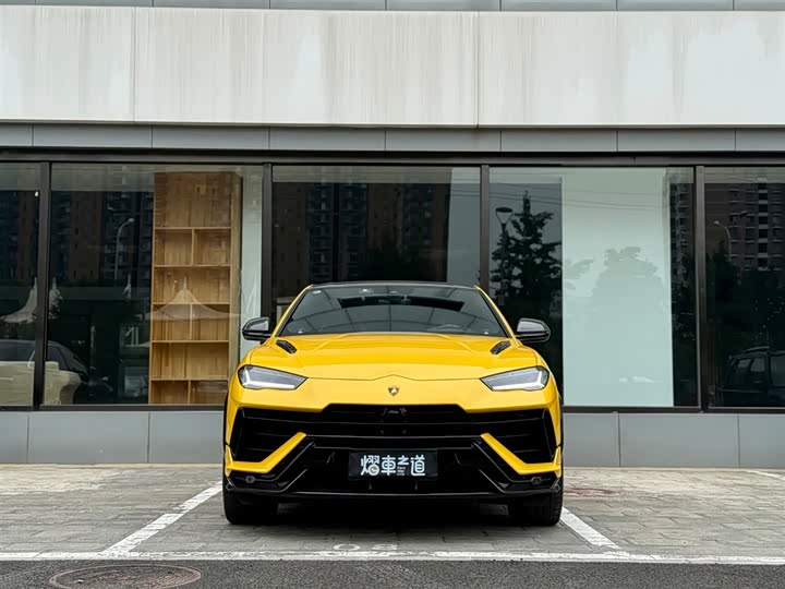 Фото 2 - Lamborghini Urus