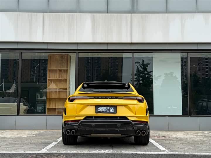 Фото 4 - Lamborghini Urus