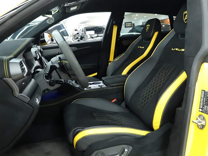 Фото 6 - Lamborghini Urus