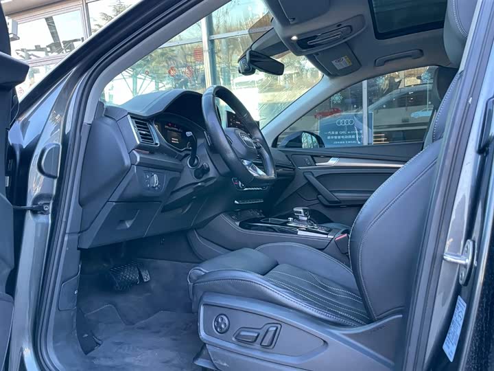 Фото 6 - Audi Q5L